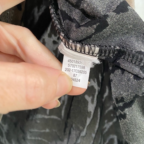 Chicos Velvet Burnout Tiger Print Flutter Sleeve V-Neck Blouse Sz 1 M Whimsigoth - Picture 5 of 6